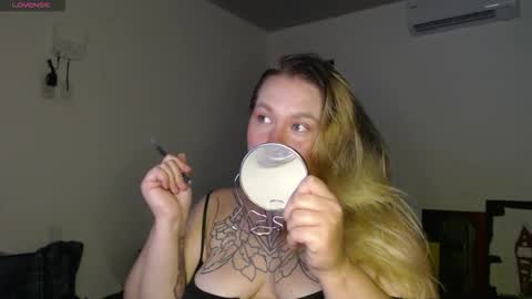 Snapshot of alisa_u chatting on 11.24.25 alisa_u online show from 11.24.25