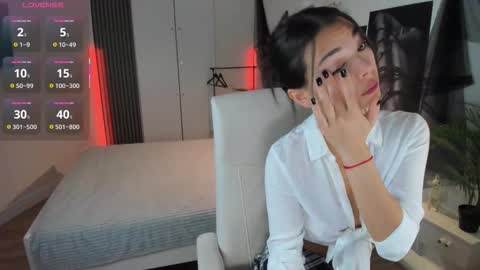 Snapshot of alisasian chatting on 11.17.25 Alice online show from 11.17.25