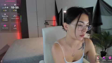 Snapshot of alisasian chatting on 11.18.25 Alice online show from 11.18.25
