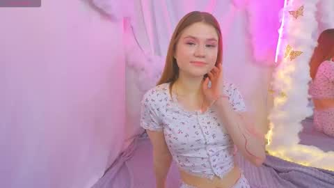 Snapshot of alisia_spinnet chatting on 10.24.25 Alisia online show from 10.24.25