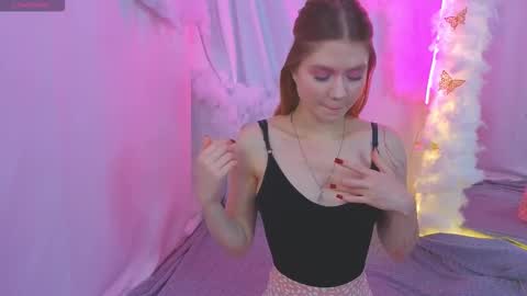 Snapshot of alisia_spinnet chatting on 10.28.25 Alisia online show from 10.28.25