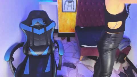 Snapshot of alison_moon7 chatting on 09.22.25 ALISON MOON online show from 09.22.25