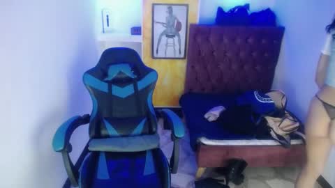 Snapshot of alison_moon7 chatting on 09.26.25 ALISON MOON online show from 09.26.25