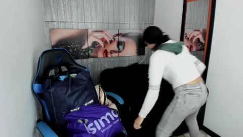 Snapshot of alison_moon7 chatting on 10.02.25 ALISON MOON online show from 10.02.25