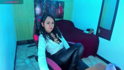 Snapshot of alison_moon7 chatting on 10.04.25 ALISON MOON online show from 10.04.25