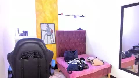 Snapshot of alison_moon7 chatting on 10.11.25 ALISON MOON online show from 10.11.25