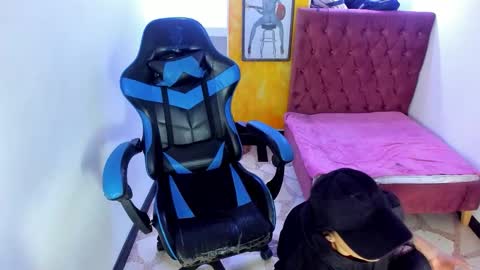 Snapshot of alison_moon7 chatting on 10.20.25 ALISON MOON online show from 10.20.25