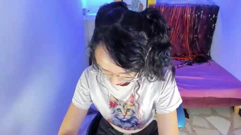 Snapshot of alison_moon7 chatting on 10.27.25 ALISON MOON online show from 10.27.25