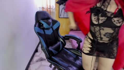 Snapshot of alison_moon7 chatting on 10.30.25 ALISON MOON online show from 10.30.25