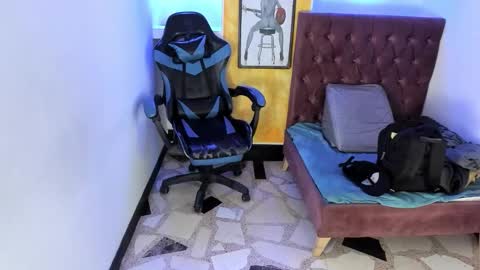 Snapshot of alison_moon7 chatting on 11.28.25 ALISON MOON online show from 11.28.25