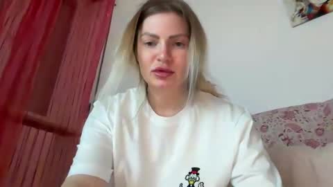 Snapshot of alisonlaurentis chatting on 09.25.25 Ecate online show from 09.25.25
