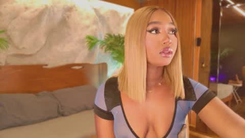 Alison Moon  online show from 04.04.26