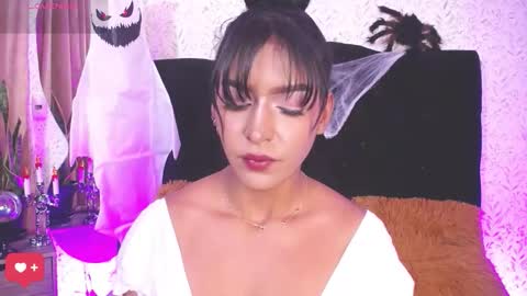 Snapshot of alisse_laurent chatting on 10.27.25 alisse online show from 10.27.25