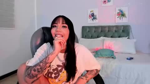 alisson__cortez online show from 10.26.25