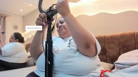 Snapshot of alisson_am chatting on 12.17.25 Alisson online show from 12.17.25