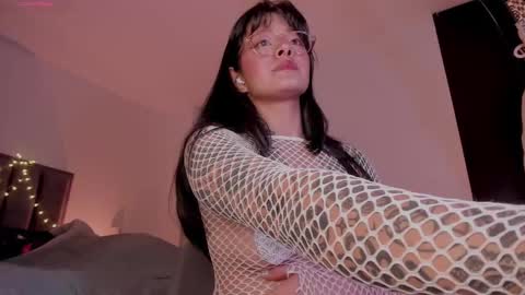 Snapshot of alisson_rocker chatting on 11.06.25 online show from 11.06.25