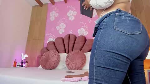 Snapshot of alissonpeach01 chatting on 10.16.25 alissonpeach01 online show from 10.16.25