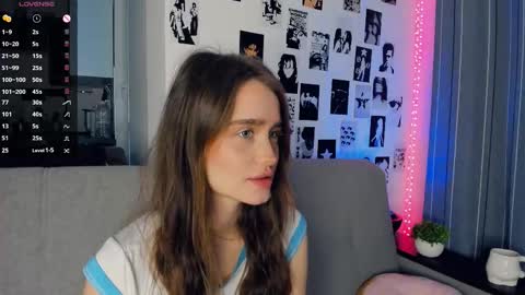 Snapshot of alivialovely chatting on 11.01.25 Alivia online show from 11.01.25