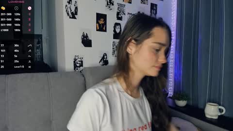 Snapshot of alivialovely chatting on 11.07.25 Alivia online show from 11.07.25