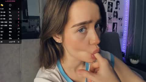 Snapshot of alivialovely chatting on 11.11.25 Alivia online show from 11.11.25