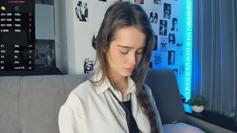 Snapshot of alivialovely chatting on 11.12.25 Alivia online show from 11.12.25