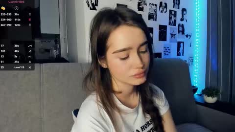 Snapshot of alivialovely chatting on 11.25.25 Alivia online show from 11.25.25