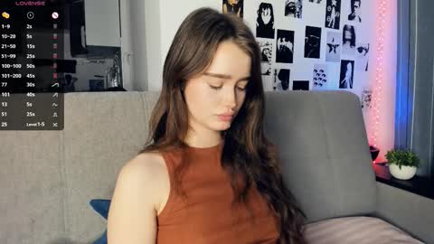 Snapshot of alivialovely chatting on 11.28.25 Alivia online show from 11.28.25