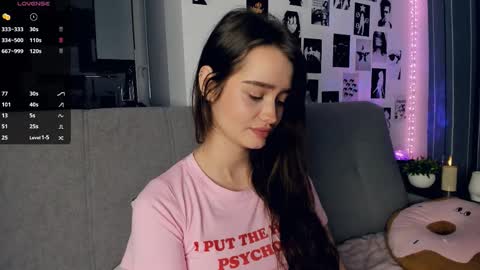 Snapshot of alivialovely chatting on 11.29.25 Alivia online show from 11.29.25