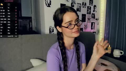 Snapshot of alivialovely chatting on 11.30.25 Alivia online show from 11.30.25