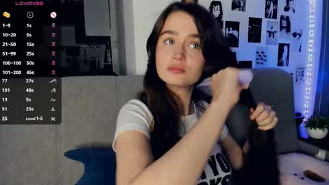 Snapshot of alivialovely chatting on 12.02.25 Alivia online show from 12.02.25