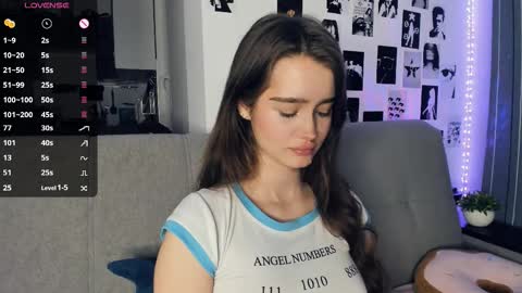 Snapshot of alivialovely chatting on 12.03.25 Alivia online show from 12.03.25