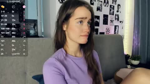 Snapshot of alivialovely chatting on 12.14.25 Alivia online show from 12.14.25