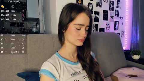 Snapshot of alivialovely chatting on 12.15.25 Alivia online show from 12.15.25