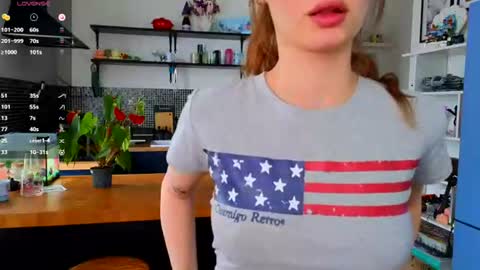 Snapshot of aliviawithlove chatting on 06.16.26 Alivia online show from 06.16.26