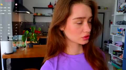 Snapshot of aliviawithlove chatting on 06.17.26 Alivia online show from 06.17.26