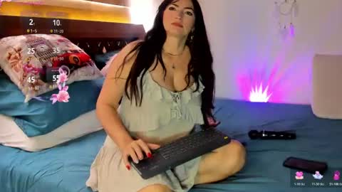 Snapshot of alizmarias chatting on 07.19.26 Andrea..... online show from 07.19.26