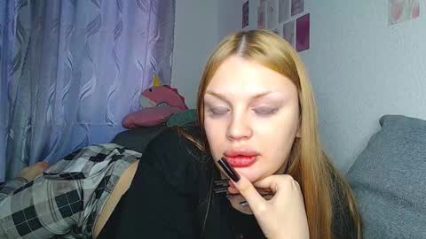 Snapshot of alkskri chatting on 12.15.25 Sasha and Kristina online show from 12.15.25
