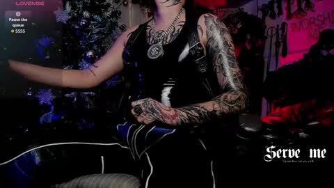 Snapshot of allanhurtss chatting on 12.22.25 online show from 12.22.25