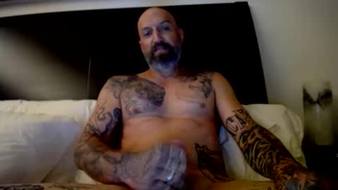 Snapshot of allaroundamazing13 chatting on 12.20.25 allaroundamazing13 online show from 12.20.25