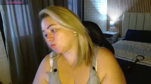 Snapshot of allegra_ferragamo chatting on 12.04.25 Ale online show from 12.04.25