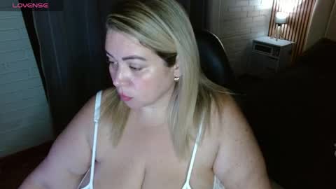 Snapshot of allegra_ferragamo chatting on 04.12.26 Ale online show from 04.12.26