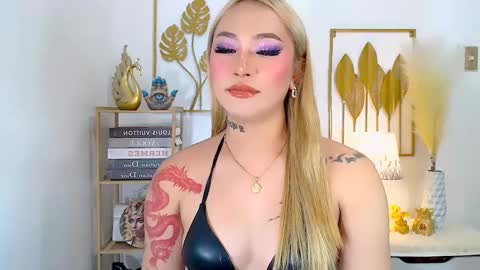 Snapshot of allena_anderson chatting on 12.18.24 Your Lovely Allena online show from 12.18.24