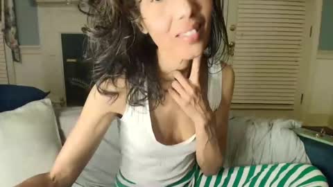 Snapshot of allgood4u chatting on 12.21.25 wishlist on bio online show from 12.21.25
