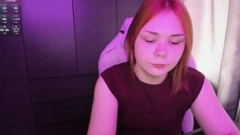 Snapshot of alli_zi chatting on 06.11.26 Blair online show from 06.11.26