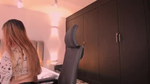 Snapshot of allicelover chatting on 10.24.25 ALLICE online show from 10.24.25