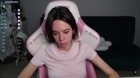 Snapshot of allie_hazie chatting on 10.25.25 alice online show from 10.25.25