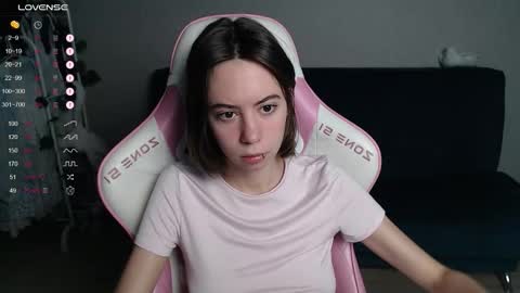 Snapshot of allie_hazie chatting on 11.05.25 alice online show from 11.05.25