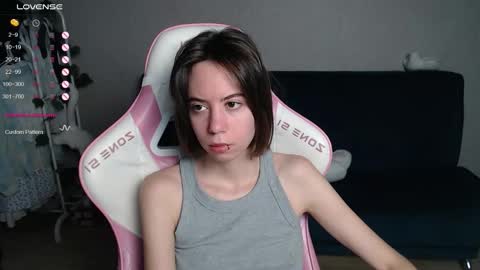 Snapshot of allie_hazie chatting on 11.06.25 alice online show from 11.06.25