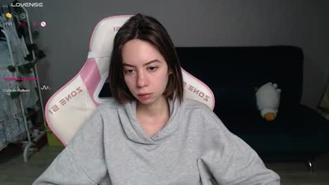 Snapshot of allie_hazie chatting on 12.04.25 alice online show from 12.04.25