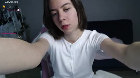 Snapshot of allie_hazie chatting on 12.13.25 alice online show from 12.13.25